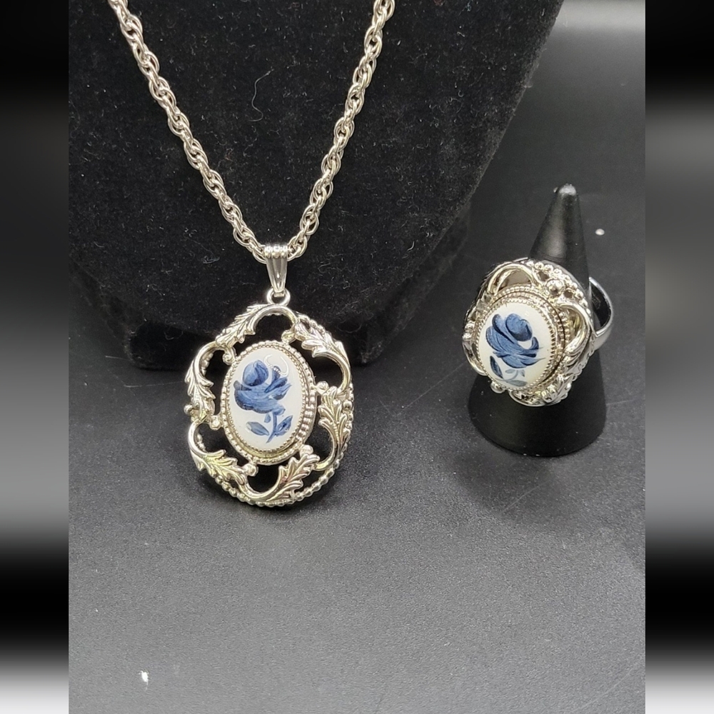 Vintage Whiting and Davis rare hand painted blue rose Porcelain silver set - Picture 7 of 10